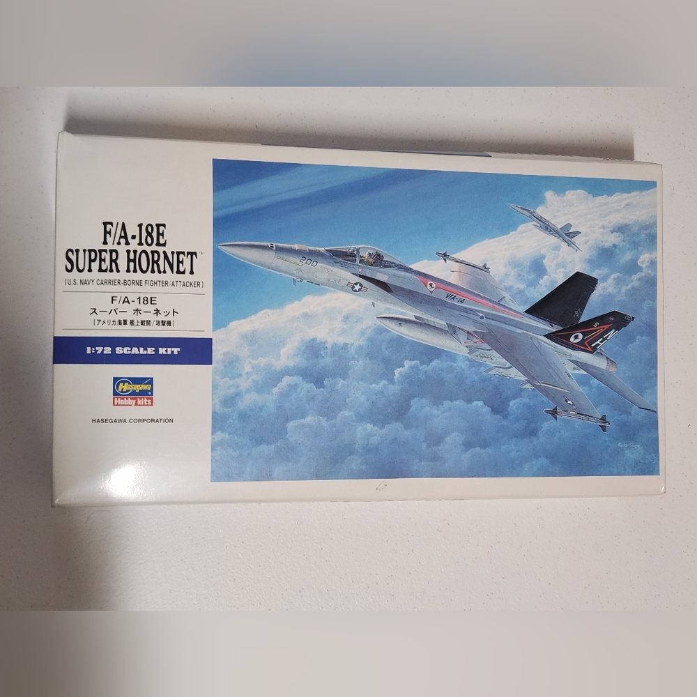 F/A-18E Super Hornet US Navy 1:72 Scale Hasegawa Model Open Box Sealed Pieces